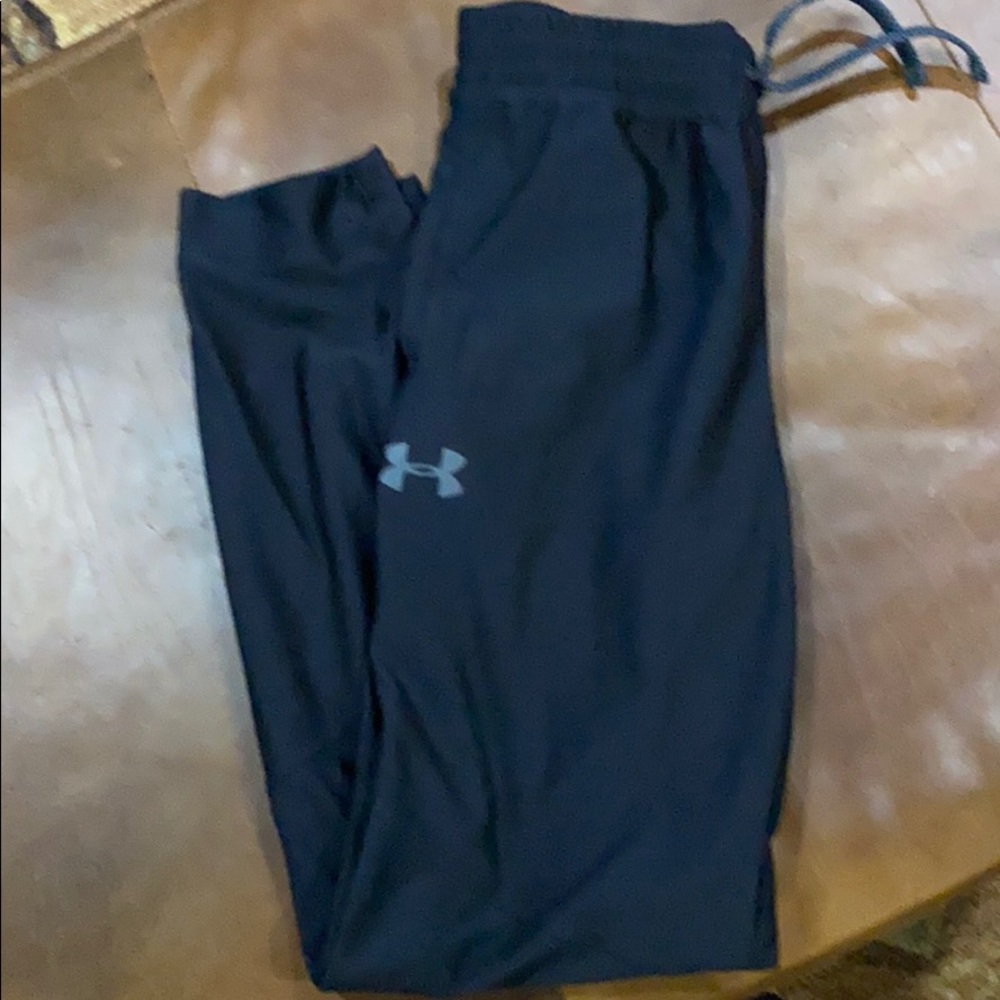 Worn once!!! UA boys size YLG black joggers